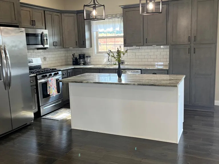 300 Turner Ct — Photo 48