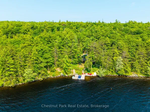 1181 Walkers Point Rd #9, Muskoka Lakes, ON P1P 1R2
