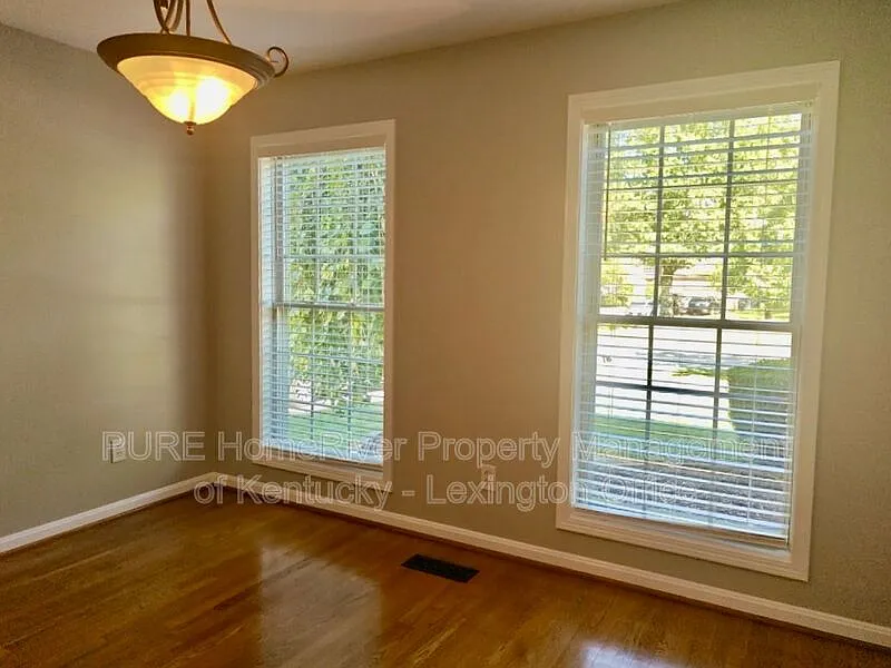 4 bed, 2.5 bath, 2458 sqft, $2,795 — Photo 3