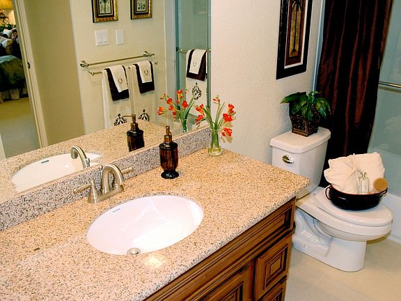 5th image of 324 Catalpa St APT 111