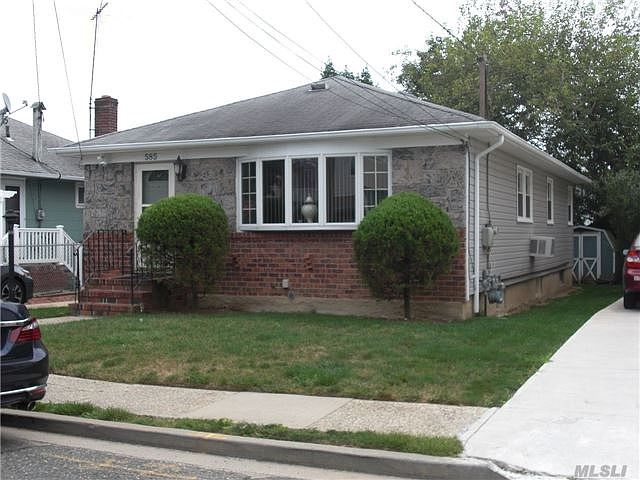 1st image of 585 Roquette Ave