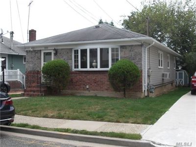 585 Roquette Ave, South Floral Park, NY, 11001