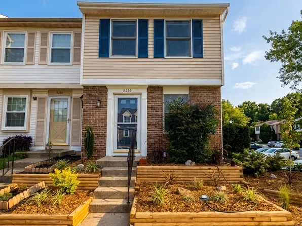 8233 Crestmont Cir, Springfield, VA 22153