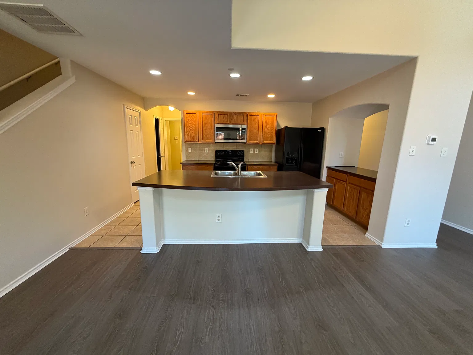 3 bed, 2.5 bath, 1937 sqft, $2,200 — Photo 3