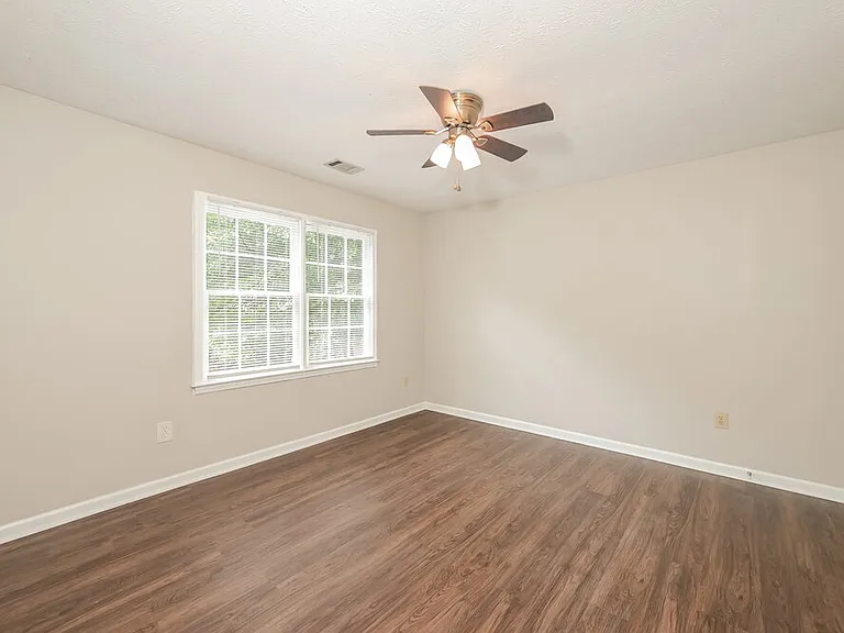 2481 Meadowglen Trl — Photo 13