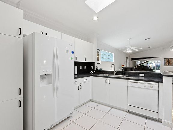 3rd image of 5695 Swaying Palm Ln