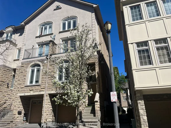 16 William Poole Way #16, Toronto, ON M2N 7A7