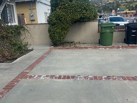 2nd image of 7637 N Hollywood Way