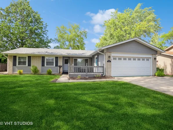 1368 Cumberland Cir W, Elk Grove Village, IL 60007