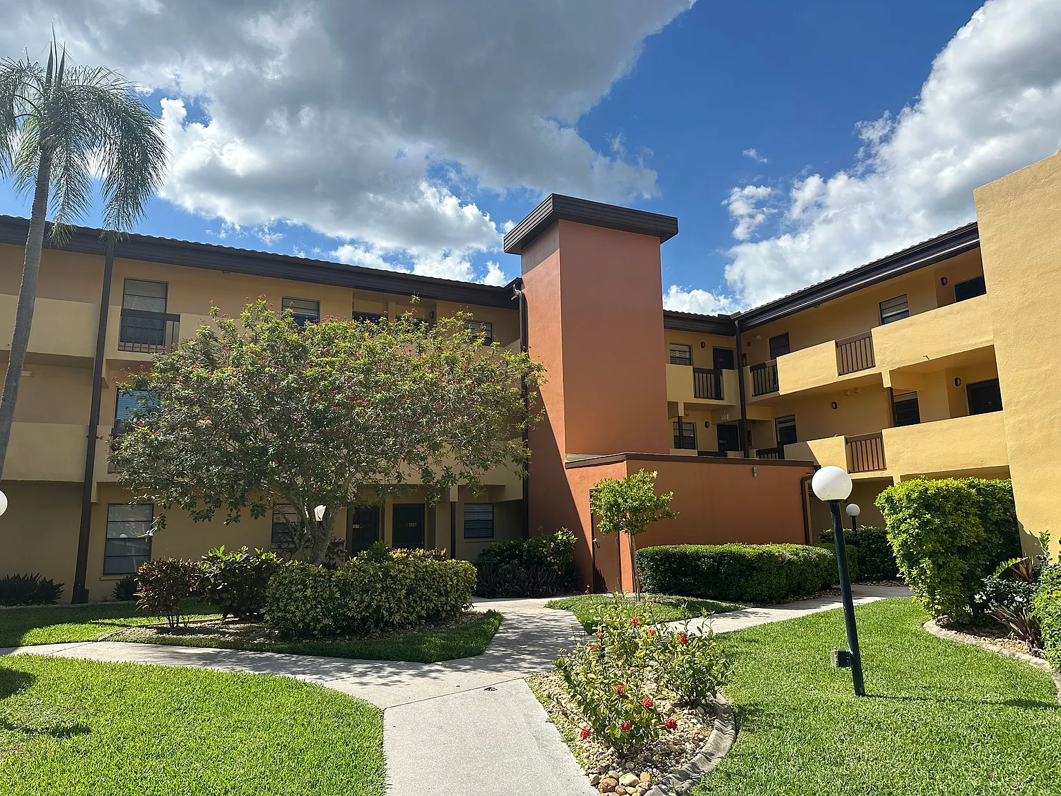 2 bed, 2.0 bath, 1132 sqft, $1,600 — Photo 3