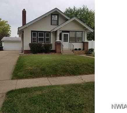 1st image of 105 32nd St