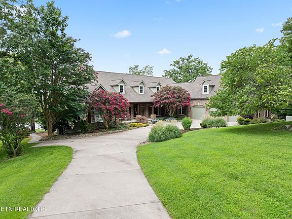 3rd image of 16 Milnor Cir