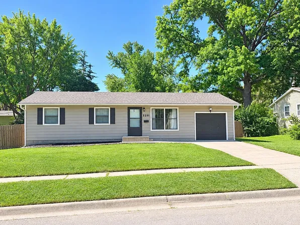 3201 SW 31st St, Topeka, KS 66614