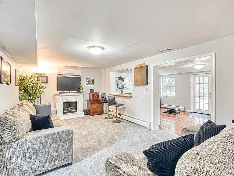 Montclair Dr — Photo 8