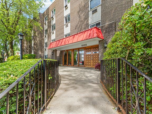 3rd image of 10015 Beverly Dr APT 306