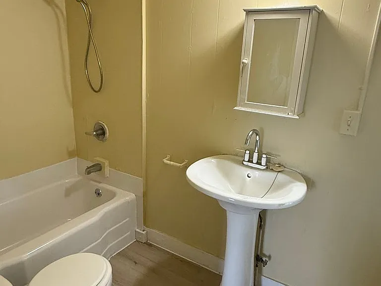 816 Voluntown Rd — Photo 3