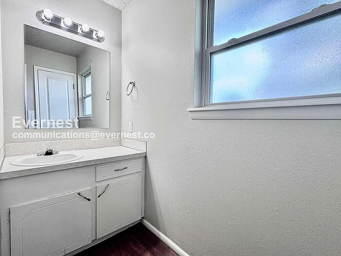 606 North Village Ave — Photo 19
