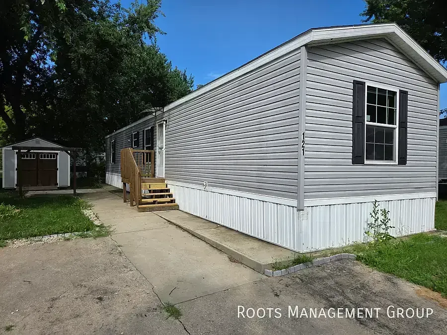 3 Bed 2 Bath Home Available for Lease at Vermillion MH and RV Park - Apply Now! — Photo 2