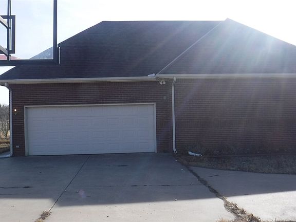 3rd image of 700 Hillside Dr