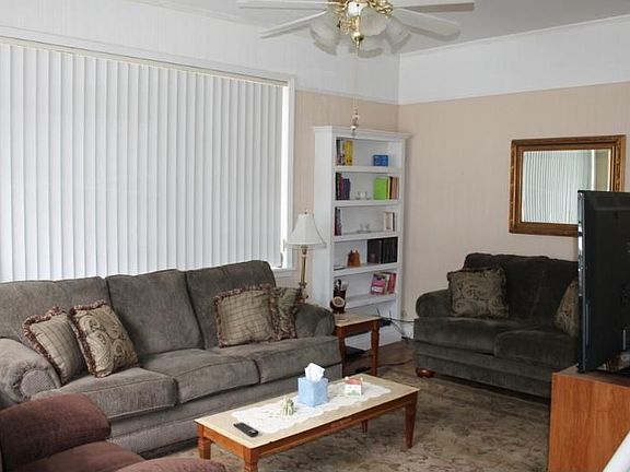 2nd image of 206 Thelma St