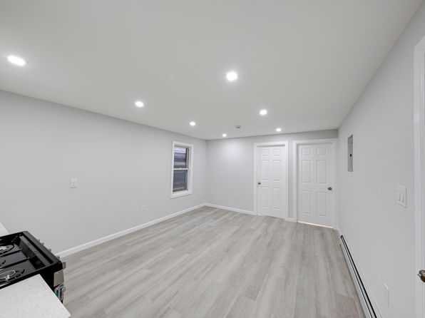 127 Bennett St Floor 2