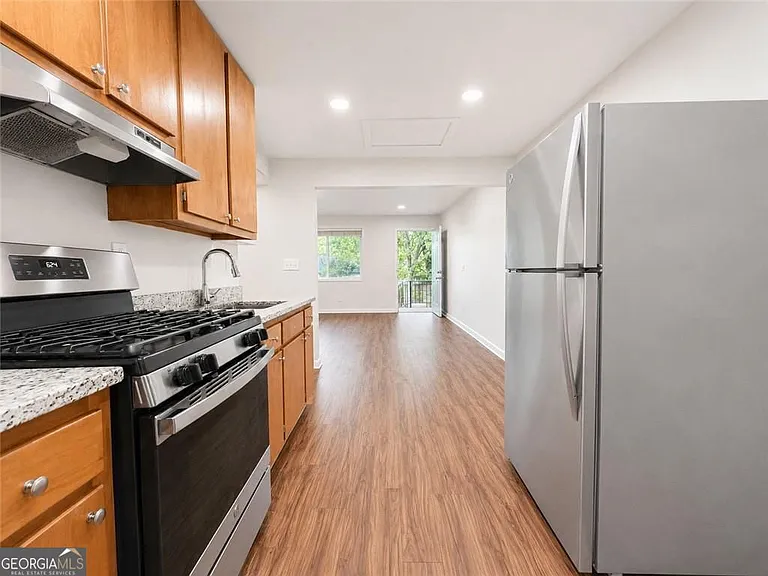 3203 E Point St #4 — Photo 6