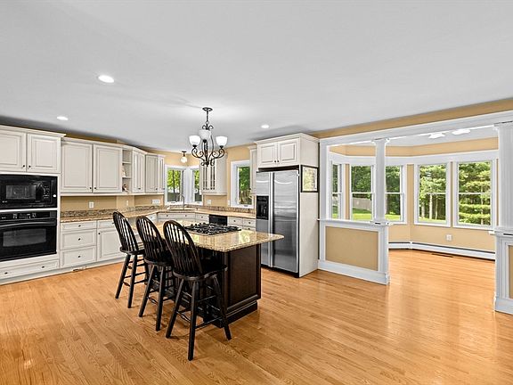 2nd image of 5 McCue Circle Ln