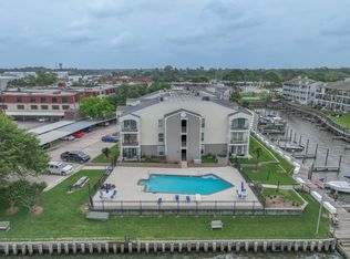 114 Yacht Club Ln #114, Seabrook, TX 77586
