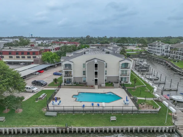 114 Yacht Club Ln #114, Seabrook, TX 77586