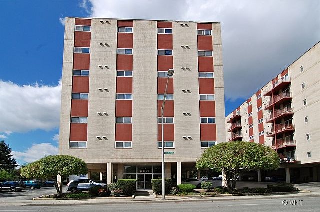 1st image of 1037 Des Plaines Ave #202