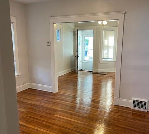 4th image of 17473 Shaw Ave