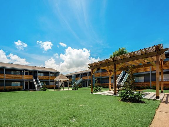 Affordable apartments in Texas City with open green space and courtyard views