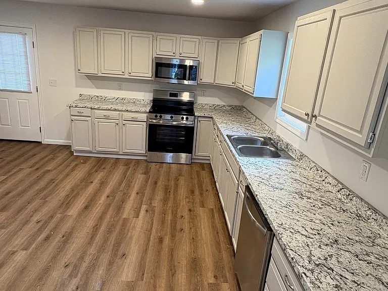 803 W Lafayette St — Photo 4