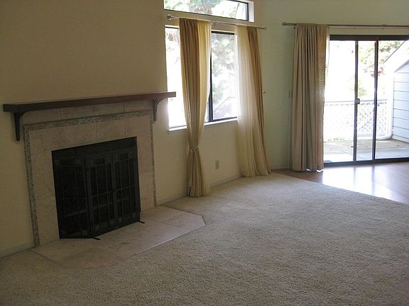 5th image of 2619 Willowbrook Ln Unit 100