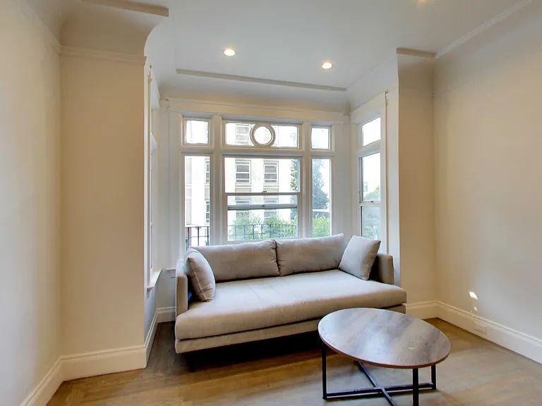 1050 Pine St #4 — Photo 10
