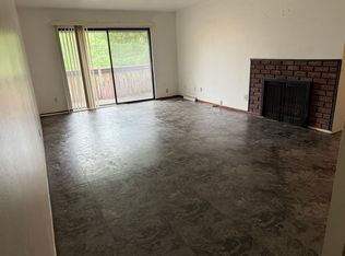 6010 W Calumet Rd APT 205, Milwaukee, WI 53223