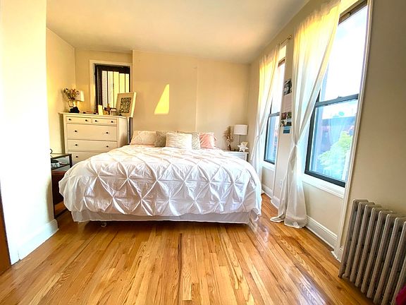 4th image of 418 Jefferson Ave #3B