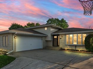 2441 Victoria Rd, Schererville, IN 46375