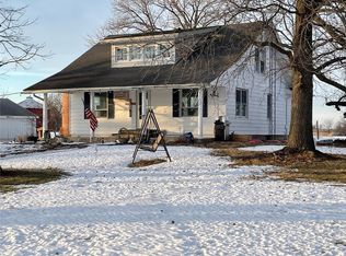 185 N 28th Ave, Waggoner, IL 62572