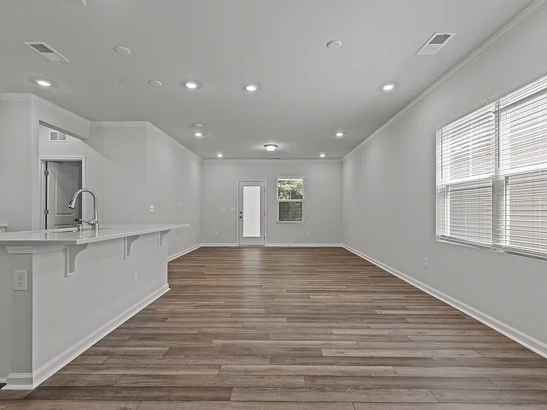 5860 Woodlawn Dr — Photo 27
