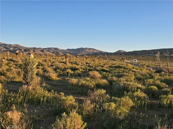 54 Japatul Rd, Apple Valley, CA 92308