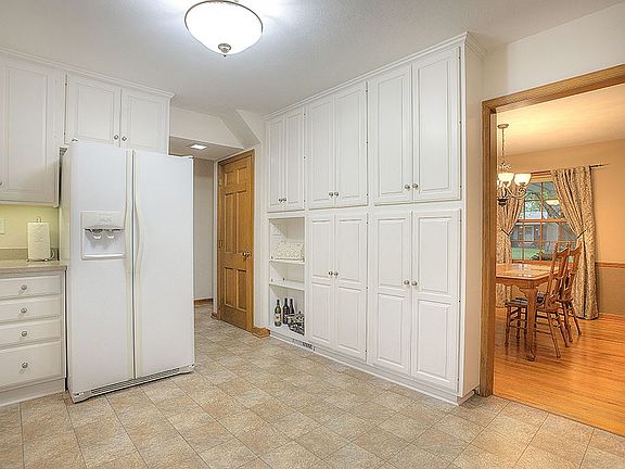 2nd image of 3427 Lauderdale Ln