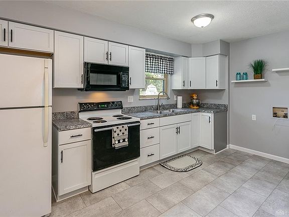 5th image of 5055 Seville Dr