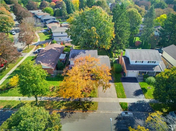239 Carson Dr, Kitchener, ON N2B 3H6