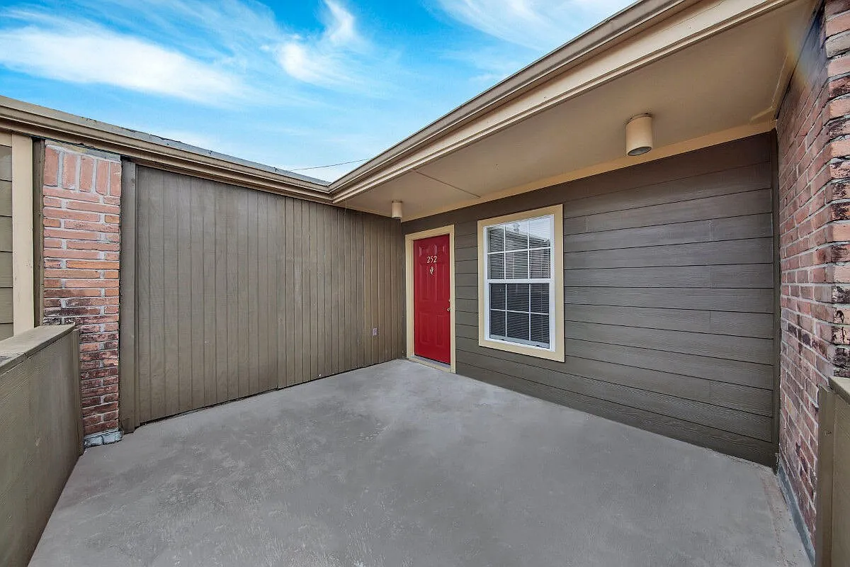 Pelican Pointe — Photo 3