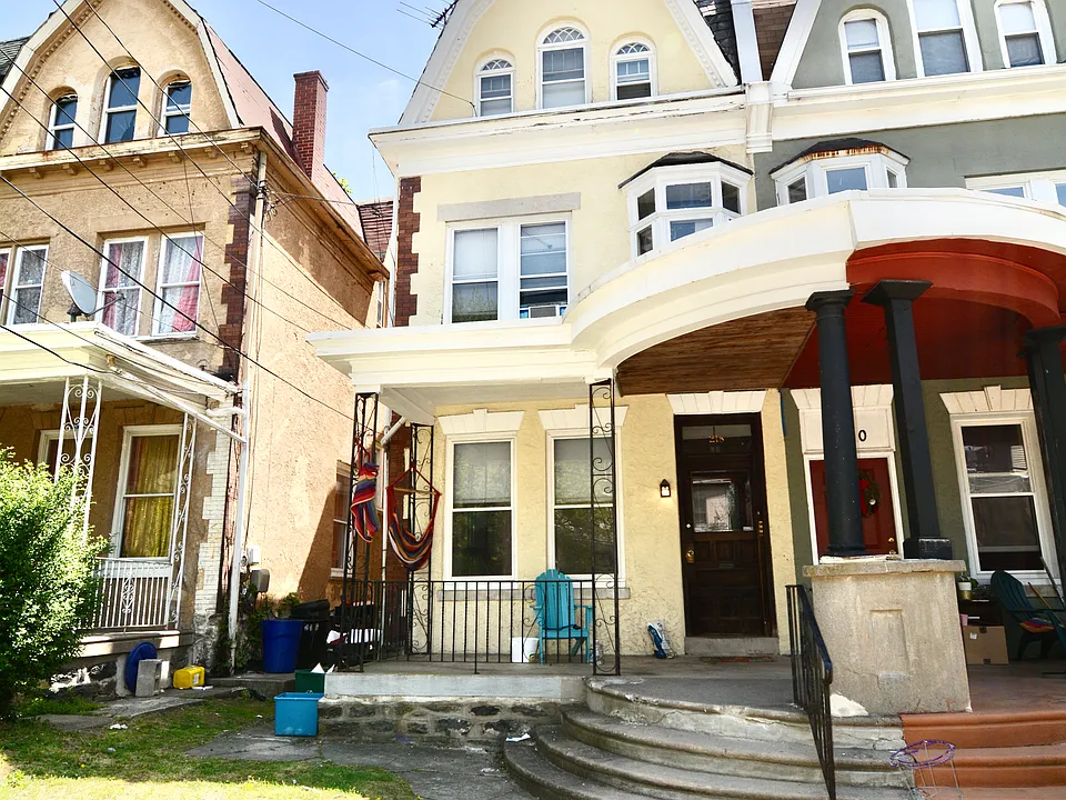 218 W Penn St #1