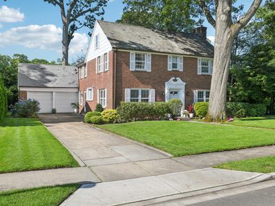 52 Canterbury Road, Rockville Centre, NY, 11570