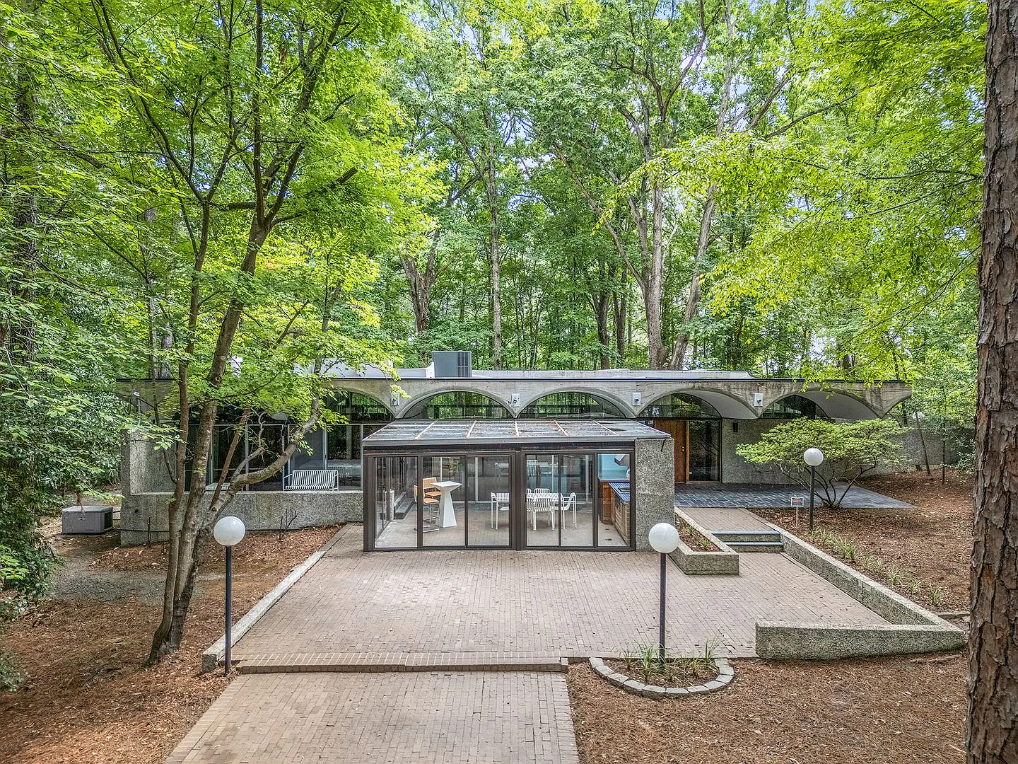 Historic Mid-Century Modern Furnished Retreat on .83 Acres in Chapel Hill — Photo 2