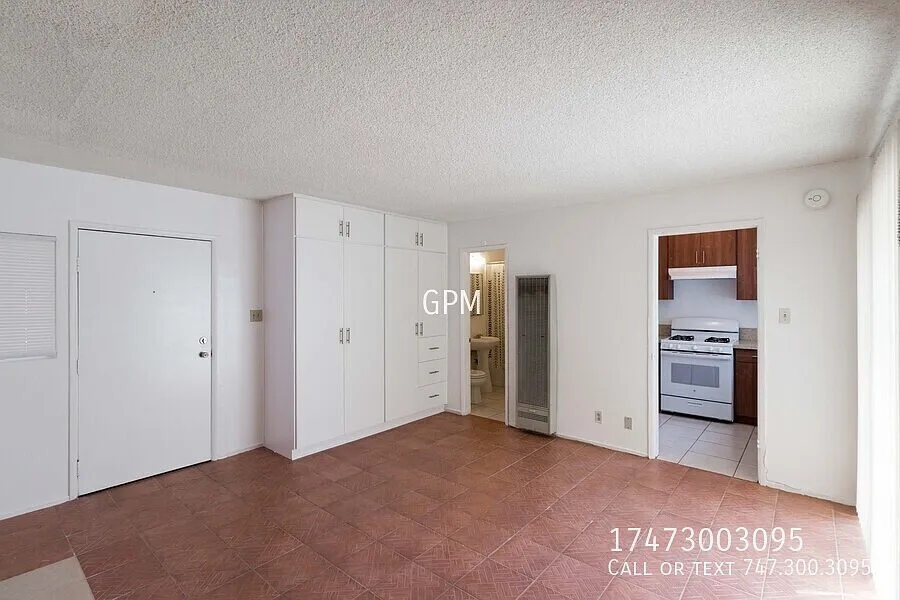 Building Photo - 406 Oak St #2