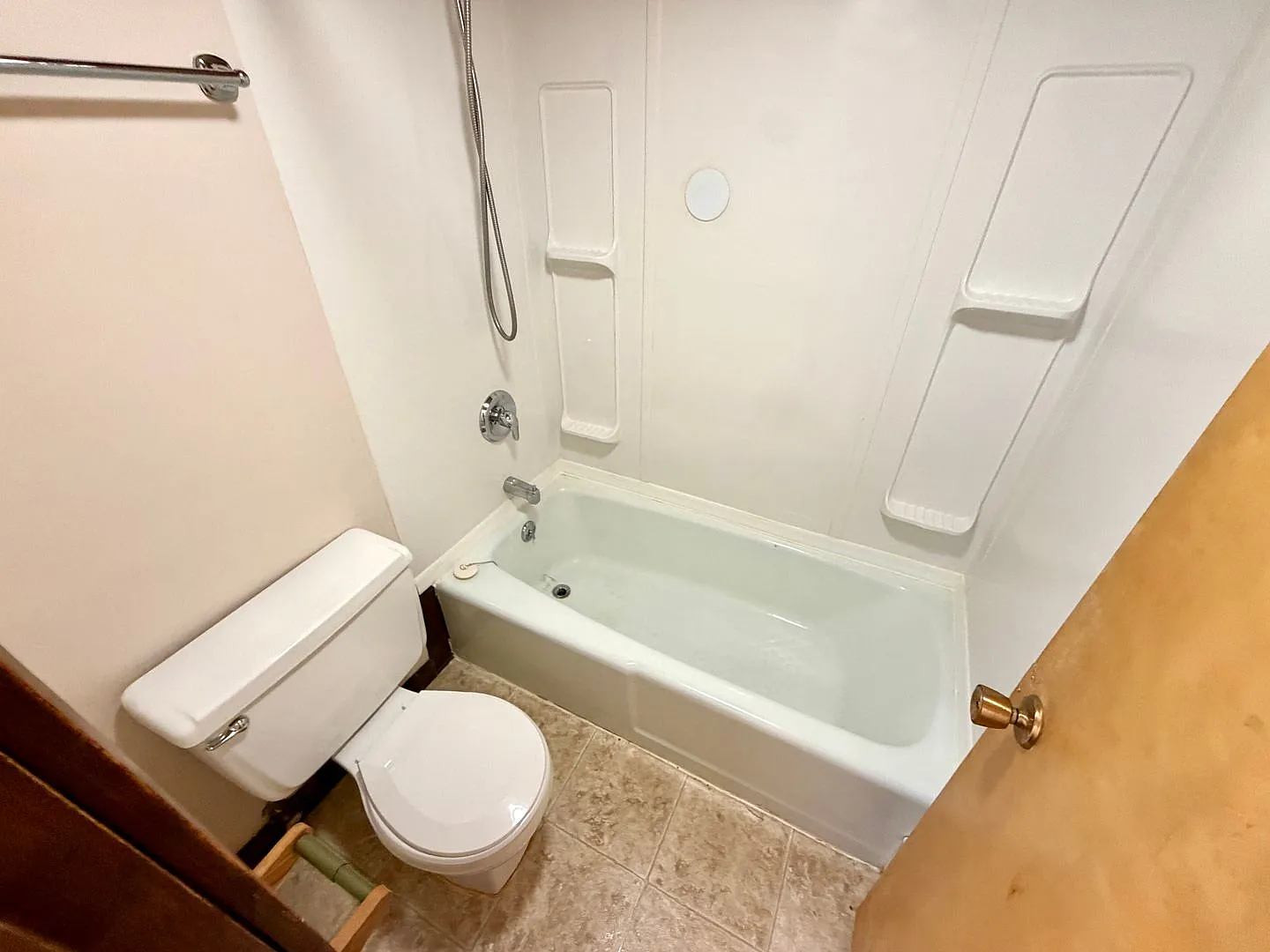 441 South Park Ave C — Photo 4